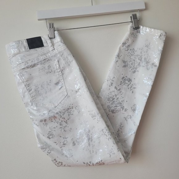 NWT Bluenotes Ankle Jeggings White with Silver Metallic Floral Pattern Size 25 - Picture 3 of 14